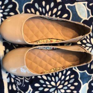 Jellypop flats size 7, patent taupe